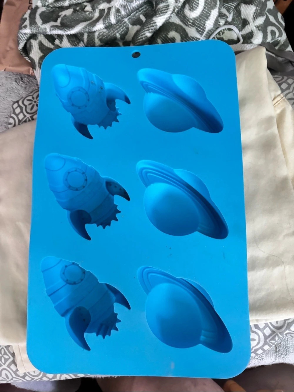 Creative Space Theme Silicone Cake Mold 6-Chamber 3D Rocket and Planet Mold Blue